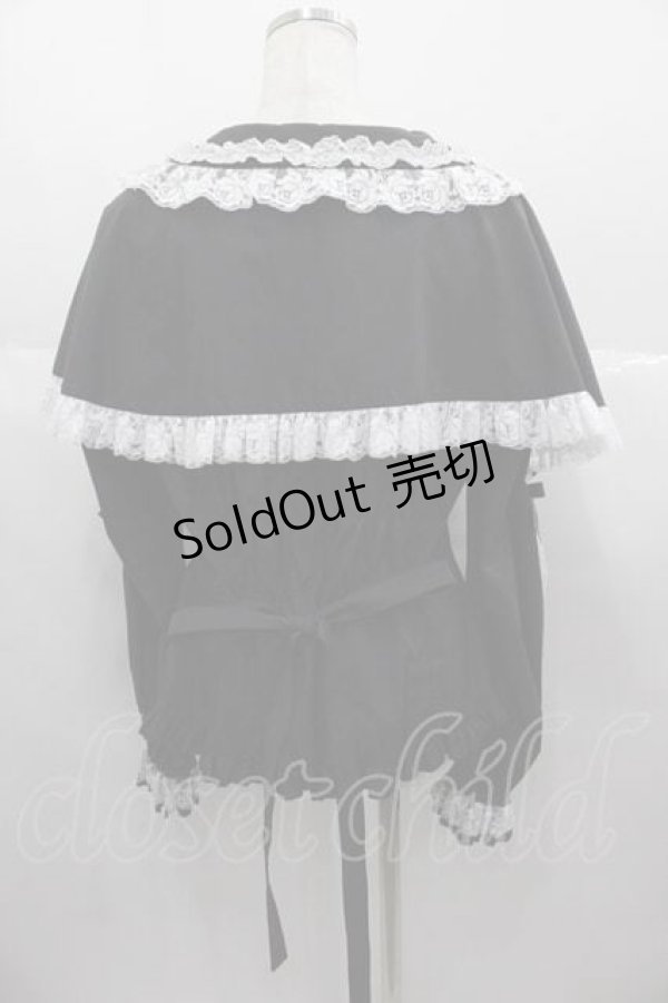 画像2: metamorphose / 【プラスサイズ】ケープ付き丸襟ブラウス 2 黒Ｘ白 I-25-06-17-009-ME-BL-HD-ZI (2)