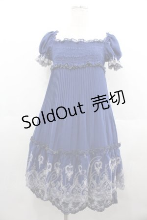画像: axes femme / ハート刺繍プリーツシフォン半袖ワンピース  青Ｘ白 I-25-06-25-065-AX-OP-HD-ZI