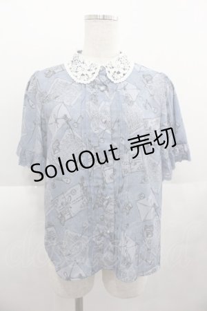 画像: axes femme POETIQUE / プリュムプリントレース襟ブラウス  ブルー I-25-07-06-005-AX-TO-HD-ZI