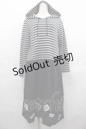 画像: PINK HOUSE / ボーダー切替ワッペンワンピース  グレーＸ黒 I-25-07-16-076-LO-OP-HD-ZI