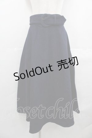 画像: an another angelus / 変形バックルフレアーデニムスカート  紺デニム I-25-07-23-085-CA-SK-HD-ZI