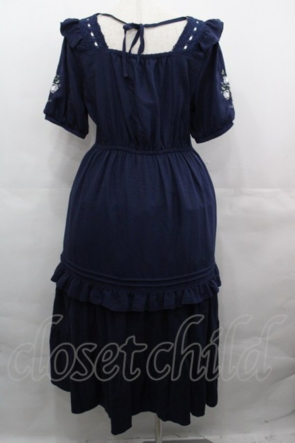 画像2: axes femme / ハシゴレース×袖バラ刺繍ワンピース  ネイビー I-25-08-15-088-AX-OP-HD-ZI (2)