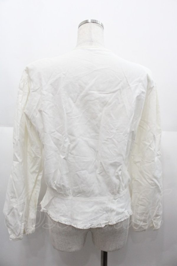 画像2: INGEBORG / ダブルリボンピンタックブラウス  白 I-25-08-25-011-LO-BL-HD-ZI (2)