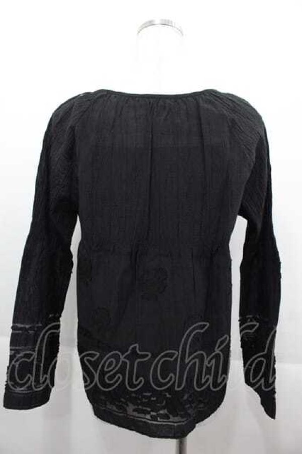 画像2: PINK HOUSE / ローズ透かしブラウス  ブラック I-25-09-13-032-LO-BL-HD-ZI (2)