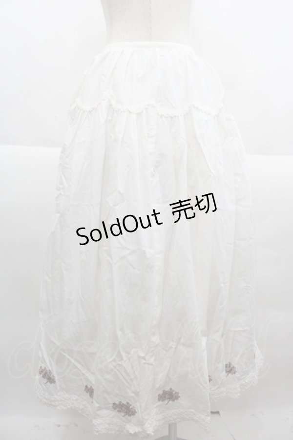 画像2: KETTY / 裾ローズブーケ刺繍スカート  白Ｘ赤 I-25-09-21-091-EL-SK-HD-ZI (2)
