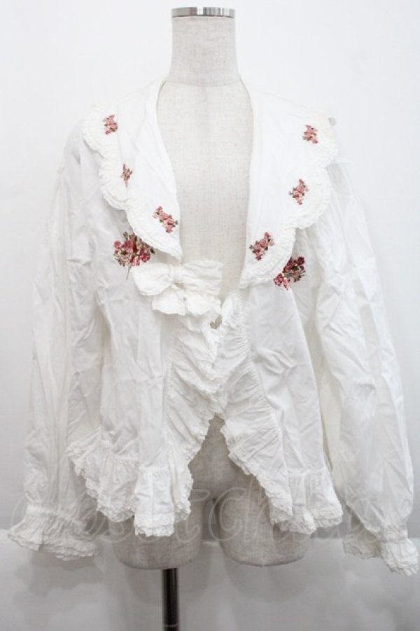 画像1: KETTY / ローズブーケ刺繍スカラップセーラー襟オーバーブラウス  白ｘ赤 I-25-09-21-012-EL-BL-HD-ZI (1)
