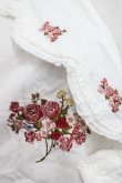 画像3: KETTY / ローズブーケ刺繍スカラップセーラー襟オーバーブラウス  白ｘ赤 I-25-09-21-012-EL-BL-HD-ZI (3)
