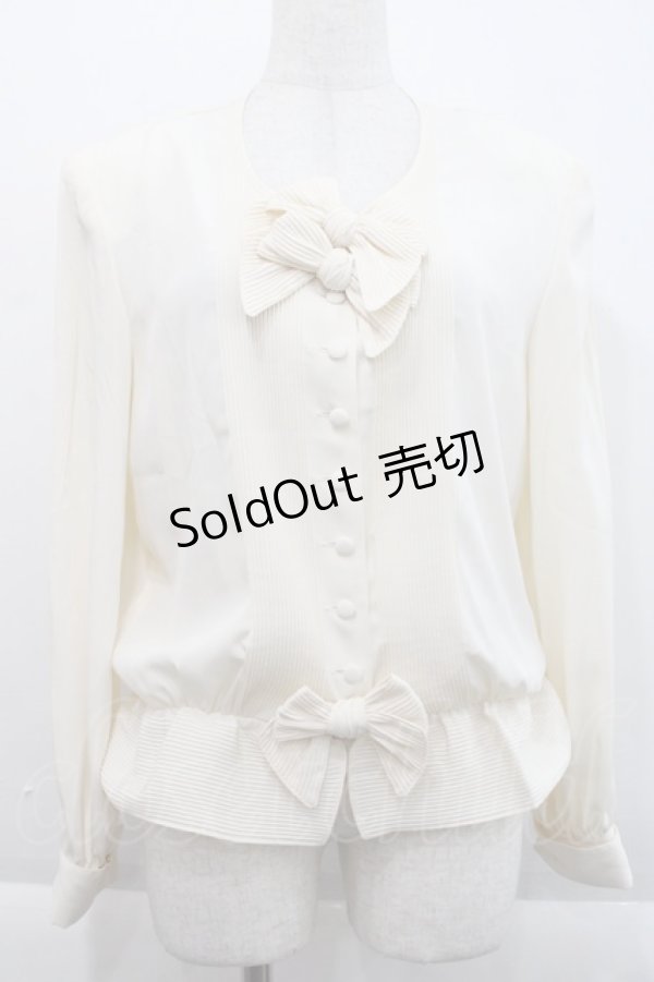 画像1: INGEBORG / ピンタックダブルリボンノーカラーブラウス  アイボリー I-25-09-21-013-LO-BL-HD-ZI (1)