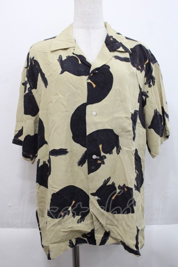 Karl Helmut / うさぎ柄半袖シャツ ベージュ I-25-09-21-019-EL-BL-HD
