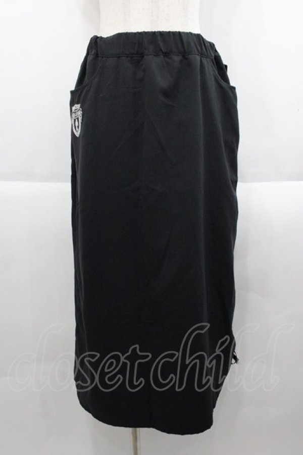 画像1: NieR Clothing / エンブレム刺繍スカート  黒Ｘ白 I-25-09-24-051-PU-SK-SA-ZI (1)