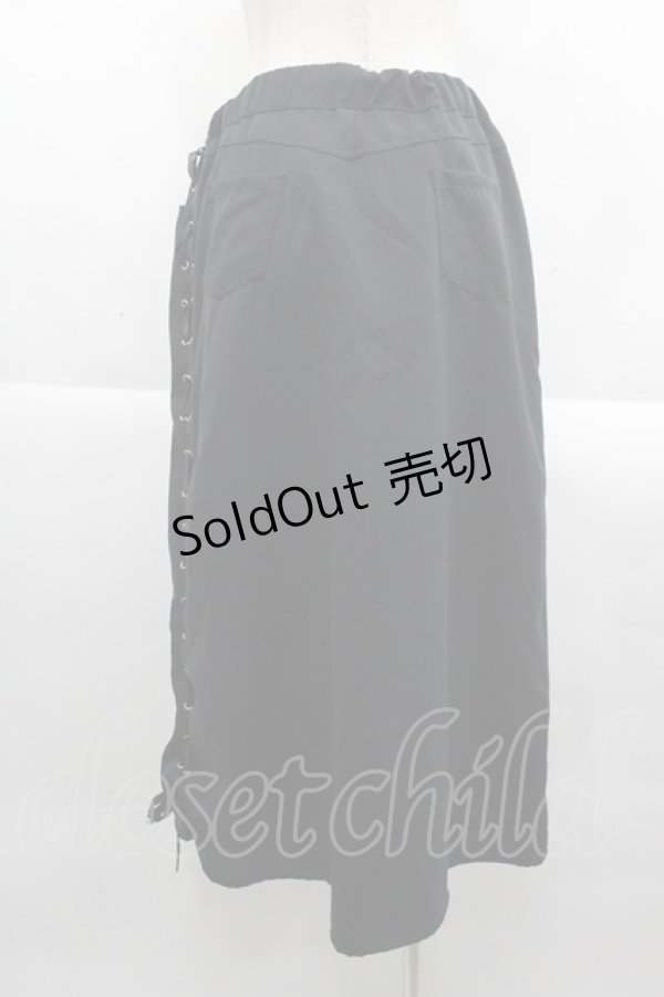 画像2: NieR CLOTHING / エンブレム刺繍スカート  黒Ｘ白 I-25-09-24-051-PU-SK-SA-ZI (2)