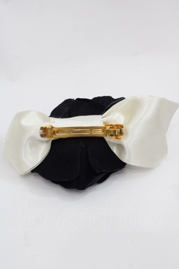 画像2: JESUS DIAMANTE / マドモアゼルカメリアバレッタ  黒Ｘ白 I-25-09-24-095-JE-AC-SA-ZI (2)