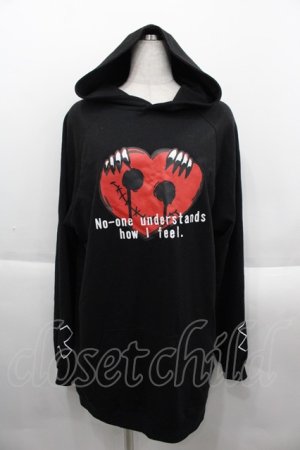 画像: NieR Clothing / ハート風プリントフードカットソー  黒Ｘ赤Ｘ白 I-25-09-24-011-PU-TO-SA-ZI