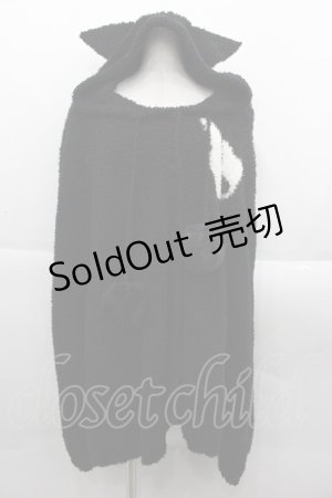 画像: PUTUMAYO / 眼帯ねこもこもこケープ  黒Ｘ白 I-25-09-24-013-PT-JA-SA-ZI