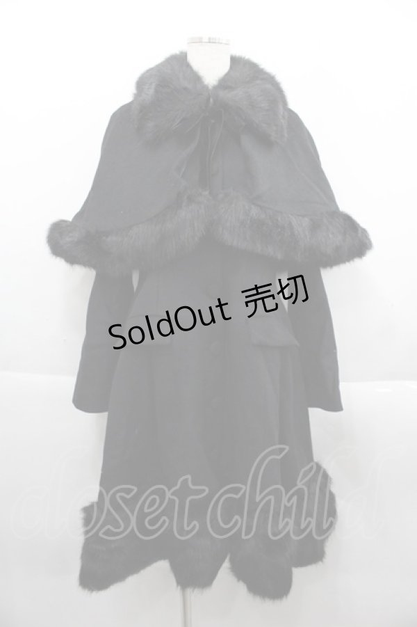 画像1: ATELIER PIERROT / ケープ付きファーコート  黒 I-25-09-24-019-EL-CO-SA-ZI (1)