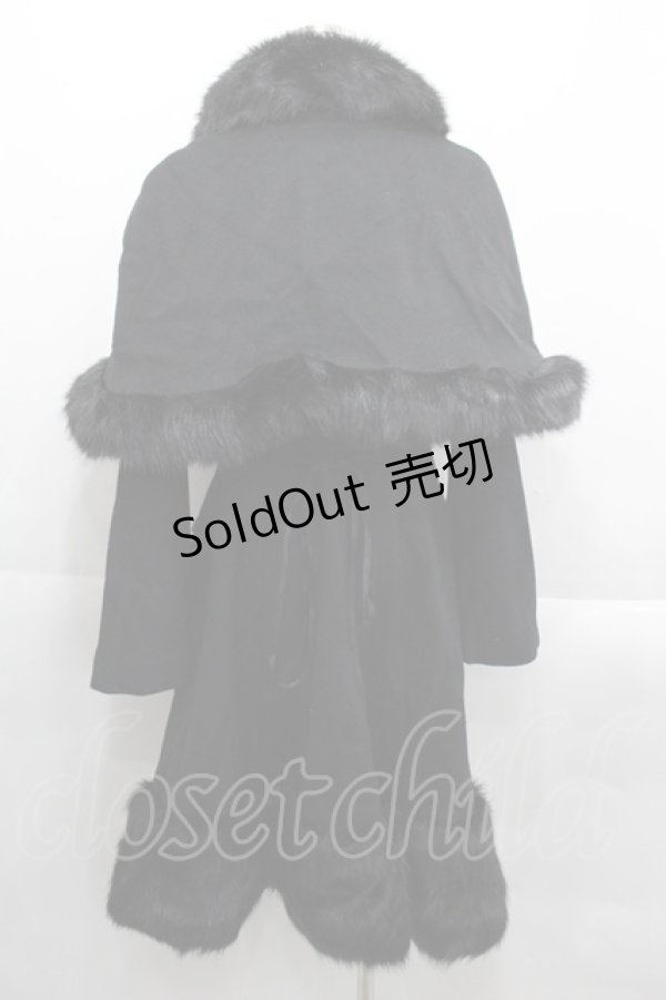 画像2: ATELIER PIERROT / ケープ付きファーコート  黒 I-25-09-24-019-EL-CO-SA-ZI (2)