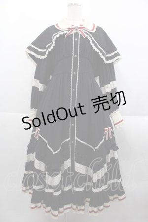 画像: Hoshibako Works / カードキャプターさくら × HoshibakoWorks コットンケープワンピース  黒 I-25-09-24-032-LO-OP-SA-ZI