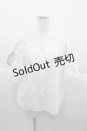 画像: F&A / ストライプバラ刺繍ブラウス  ホワイト I-25-09-30-008-LO-BL-SA-ZI