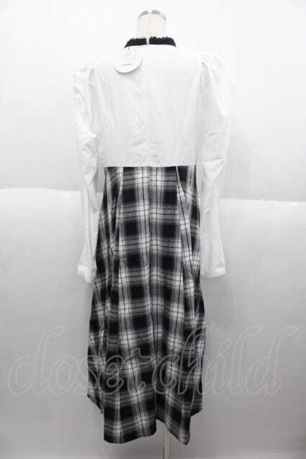 画像2: DearMyLoveRose / デコルテオープンクラシカルワンピース 3L 白Ｘ黒 I-25-09-30-094-EL-OP-SA-ZI (2)