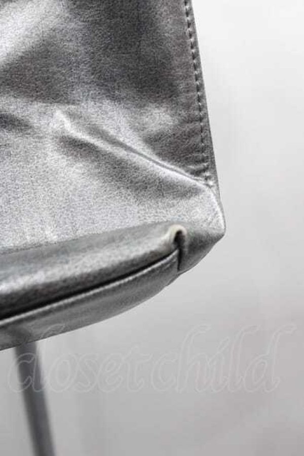画像4: Jean Paul GAULTIER / メタリックショルダーバッグ  シルバーＸ黒 I-25-10-04-035-GO-BG-SA-ZI (4)