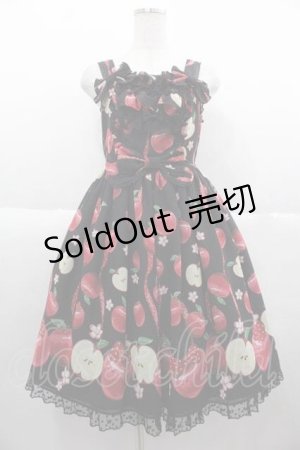 画像: Angelic Pretty / Girly Applesジャンパースカート  黒 I-25-10-04-072-AP-OP-SA-ZI
