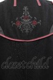 画像3: Ozz oneste / 薔薇十字架刺繍ケープ  黒Ｘ赤 I-25-10-10-040-OO-JA-SA-ZI (3)