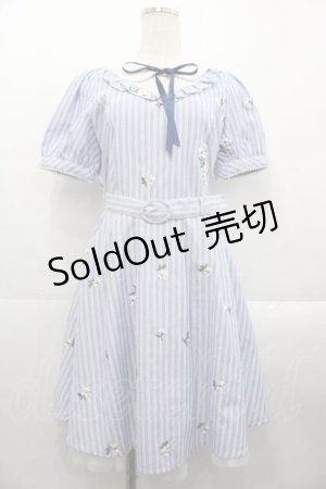画像: Secret Honey / フラワー刺繍ストライプ半袖ワンピース  青Ｘ白 I-25-10-21-050-CA-OP-SA-ZI