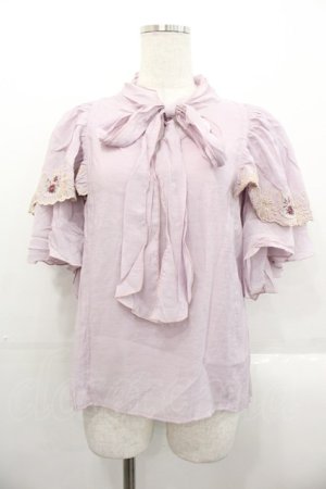 画像: axes femme / レース風刺繍入フリルブラウス  ラベンダー I-25-10-29-010-AX-BL-SA-ZI