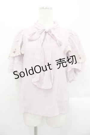 画像: axes femme / レース風刺繍入フリルブラウス  ラベンダー I-25-10-29-010-AX-BL-SA-ZI
