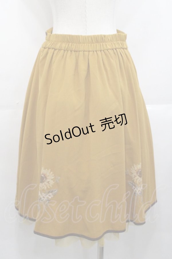 画像2: axes femme / 向日葵クロスステッチ刺繍スカート  カラシ I-25-10-29-078-AX-SK-SA-ZI (2)