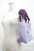 画像2: Maison de FLEUR / Kuromiフリルハンドルトート  ラベンダー I-25-10-29-102-LO-BG-SA-ZI (2)