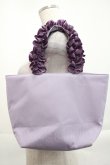 画像4: Maison de FLEUR / Kuromiフリルハンドルトート  ラベンダー I-25-10-29-102-LO-BG-SA-ZI (4)