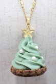 画像2: Q-pot. / クリスマスツリーカップケーキネックレス  グリーン I-25-10-29-118-QP-AC-SA-ZI (2)