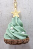 画像3: Q-pot. / クリスマスツリーカップケーキネックレス  グリーン I-25-10-29-118-QP-AC-SA-ZI (3)