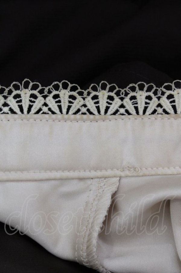 画像4: axes femme kawaii / クラシカルフリルロングワンピ  ブラウン I-25-10-29-032-AX-OP-SA-ZI (4)