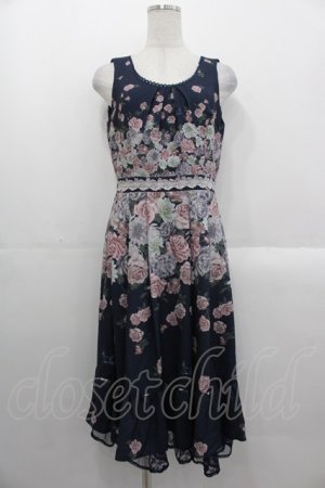 画像: axes femme / 蔓薔薇柄ノースリワンピース  ネイビー I-25-10-29-035-AX-OP-SA-ZI