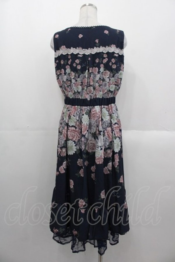 画像2: axes femme / 蔓薔薇柄ノースリワンピース  ネイビー I-25-10-29-035-AX-OP-SA-ZI (2)