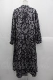 画像2: axes femme NOSTALGIE / ペイズリー×ドット柄ワンピース  黒 I-25-10-29-036-AX-OP-SA-ZI (2)