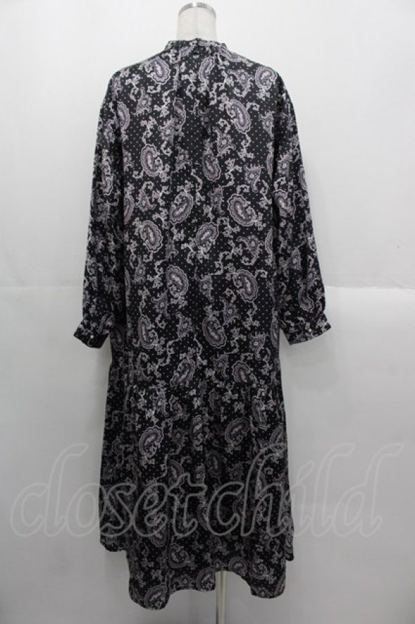 画像2: axes femme NOSTALGIE / ペイズリー×ドット柄ワンピース  黒 I-25-10-29-036-AX-OP-SA-ZI (2)