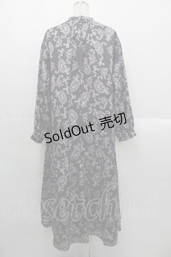 画像2: axes femme NOSTALGIE / ペイズリー×ドット柄ワンピース  黒 I-25-10-29-036-AX-OP-SA-ZI (2)