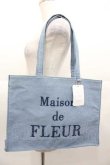 画像1: Maison de FLEUR / デニムブランドロゴ刺繍トートバッグ  ブルー I-25-11-04-098-LO-BG-SA-ZI (1)