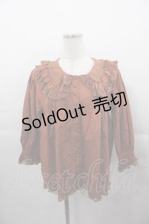 画像: PINK HOUSE / フリルカラー胸元切替五分袖ブラウス  ブラウン I-25-11-04-021-LO-BL-SA-ZI