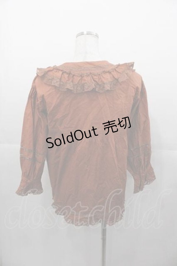 画像2: PINK HOUSE / フリルカラー胸元切替五分袖ブラウス  ブラウン I-25-11-04-021-LO-BL-SA-ZI (2)