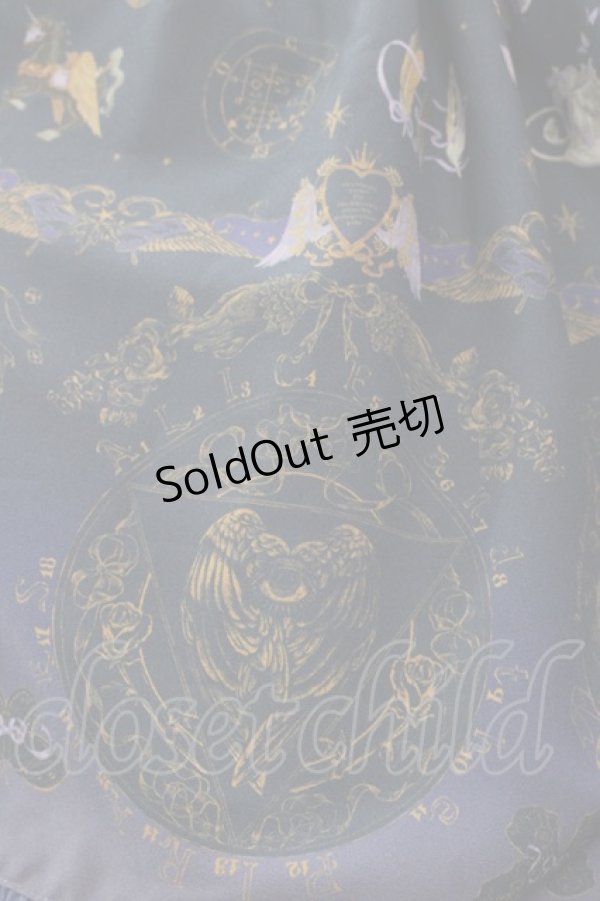 画像4: ALICE and the PIRATES / 魔女と悪魔の西洋菓子店〜ソロモンの小さな鍵と秘密のレシピ〜柄ジャンパースカートI  ネイビー I-25-11-12-036-PA-OP-SA-ZI (4)