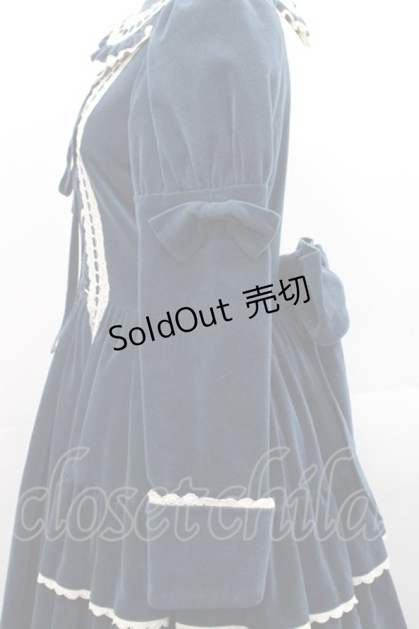 画像3: metamorphose / 別珍三段フリルワンピース  グリーン I-25-11-12-044-ME-OP-SA-ZI (3)