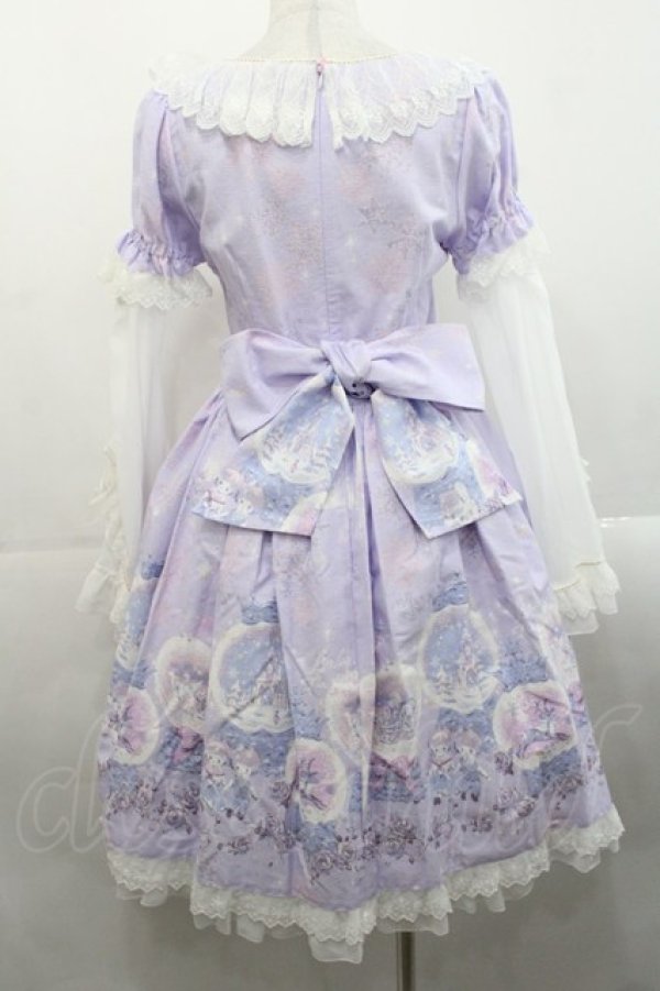 画像2: BABY,THE STARS SHINE BRIGHT / 雪の女王〜スノードームに秘めた「永遠」のカケラ〜柄ワンピース  ラベンダー I-25-11-14-029-BA-OP-SA-ZI (2)