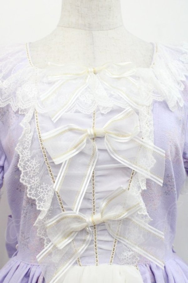 画像4: BABY,THE STARS SHINE BRIGHT / 雪の女王〜スノードームに秘めた「永遠」のカケラ〜柄ワンピース  ラベンダー I-25-11-14-029-BA-OP-SA-ZI (4)