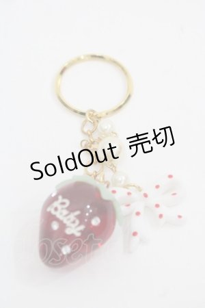 画像: BABY,THE STARS SHINE BRIGHT / キャンディーストロベリーとリボンのキーホルダー  赤Ｘ白Ｘゴールド I-25-11-14-106-BA-AC-SA-ZI