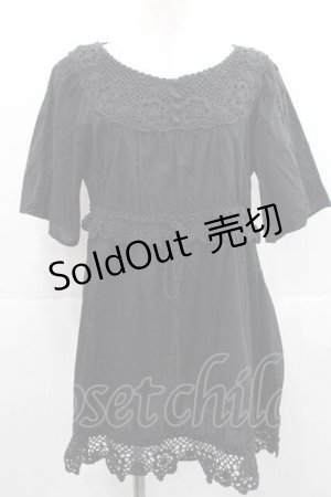 画像: INGEBORG / 編み薔薇レース半袖チュニック  黒 I-25-11-15-019-LO-BL-SA-ZT224