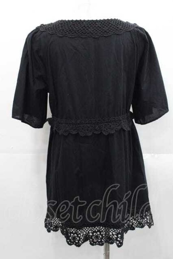 画像2: INGEBORG / 編み薔薇レース半袖チュニック  黒 I-25-11-15-019-LO-BL-SA-ZT1227K (2)